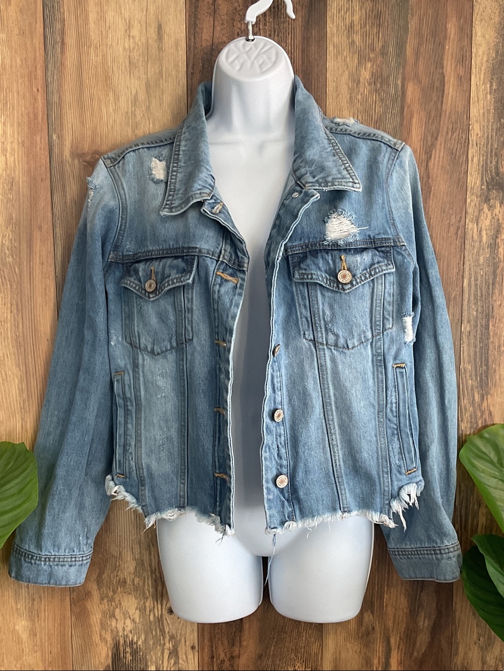 KanCan Light Wash Distressed Denim Crop Jacket XL          C271